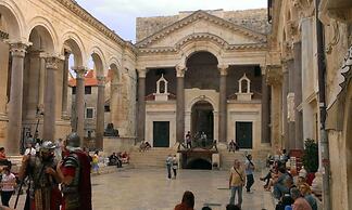 Comfort Apt.w.balcony Near Beach,marjan and Center