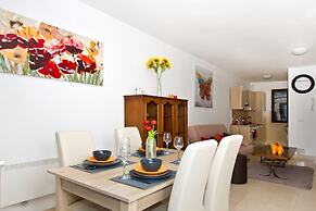 Comfort Apt.w.balcony Near Beach,marjan and Center