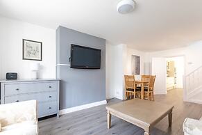 Platform Holderness House