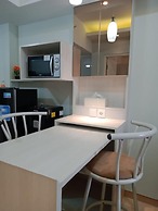 Springlake Apartment Summarecon by Veeroom