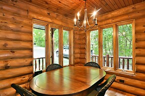 Lumberjack Lodge 5 Bedroom Home by RedAwning