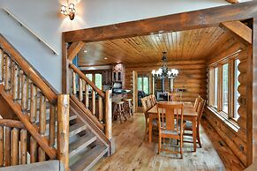 Lumberjack Lodge 5 Bedroom Home by RedAwning