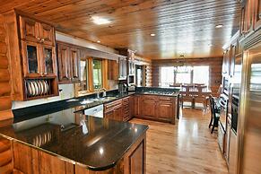 Lumberjack Lodge 5 Bedroom Home by RedAwning