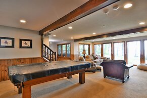 Lumberjack Lodge 5 Bedroom Home by RedAwning