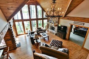 Lumberjack Lodge 5 Bedroom Home by RedAwning