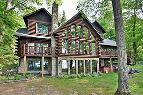 Lumberjack Lodge 5 Bedroom Home by RedAwning