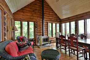 Lumberjack Lodge 5 Bedroom Home by RedAwning