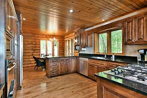 Lumberjack Lodge 5 Bedroom Home by RedAwning