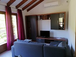 Tennis court and outdoor pool villa