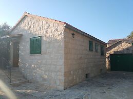 Tennis court and outdoor pool villa