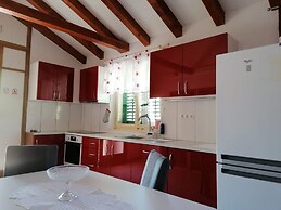 Tennis court and outdoor pool villa