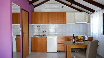 Tennis court and outdoor pool villa