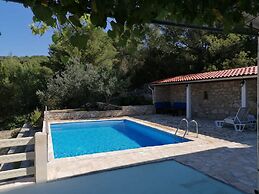 Tennis court and outdoor pool villa