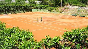 Tennis court and outdoor pool villa