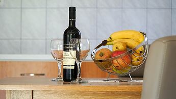 Tennis court and outdoor pool villa