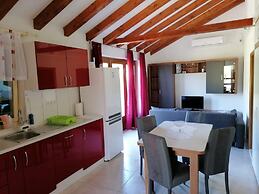 Tennis court and outdoor pool villa