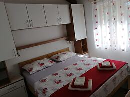 Tennis court and outdoor pool villa