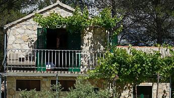 Tennis court and outdoor pool villa