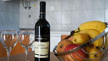 Tennis court and outdoor pool villa