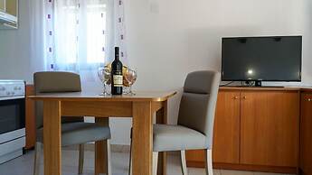 Tennis court and outdoor pool villa