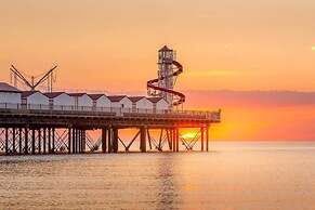 Elegant 2 Bed Georgian Apartment in Herne Bay