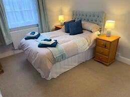 Elegant 2 Bed Georgian Apartment in Herne Bay
