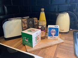 Elegant 2 Bed Georgian Apartment in Herne Bay