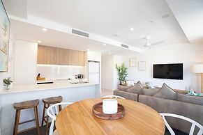 X Kirra Apartments