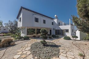 Villa Rosie, Modern 4bdr Ayia Napa Villa With Pool