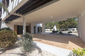 Villa Rosie, Modern 4bdr Ayia Napa Villa With Pool