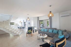 Villa Rosie, Modern 4bdr Ayia Napa Villa With Pool