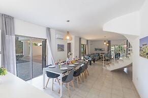 Villa Rosie, Modern 4bdr Ayia Napa Villa With Pool