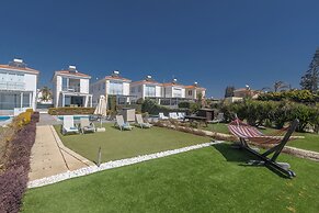 Villa Suri, Luxury Seafront Villa