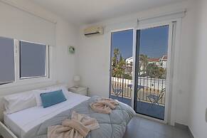 Villa Suri, Luxury Seafront Villa