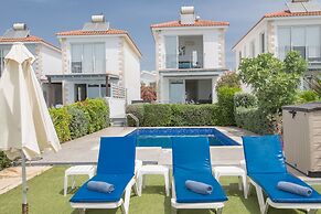 Villa Suri, Luxury Seafront Villa