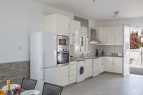 Villa Suri, Luxury Seafront Villa