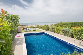 Villa Suri, Luxury Seafront Villa