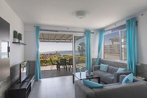Villa Suri, Luxury Seafront Villa