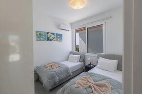 Villa Suri, Luxury Seafront Villa