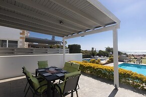 Villa Suri, Luxury Seafront Villa