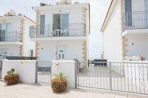 Villa Suri, Luxury Seafront Villa