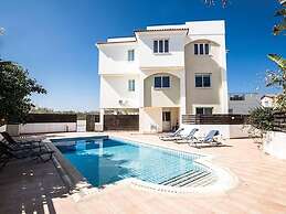 Apt Faye, Beautiful 2bdr Pernera Apartment