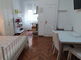 Al 171 Suite Studio 1p-3p