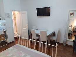 Al 171 Suite Studio 1p-3p