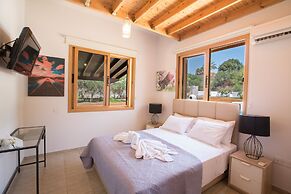 6 Bedroom Villa With Private Pool in the Area of Konnos