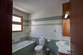 6 Bedroom Villa With Private Pool in the Area of Konnos