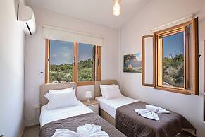 6 Bedroom Villa With Private Pool in the Area of Konnos