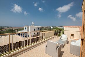 6 Bedroom Villa With Private Pool in the Area of Konnos