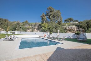 6 Bedroom Villa With Private Pool in the Area of Konnos