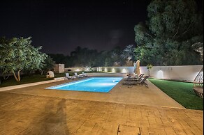 6 Bedroom Villa With Private Pool in the Area of Konnos
